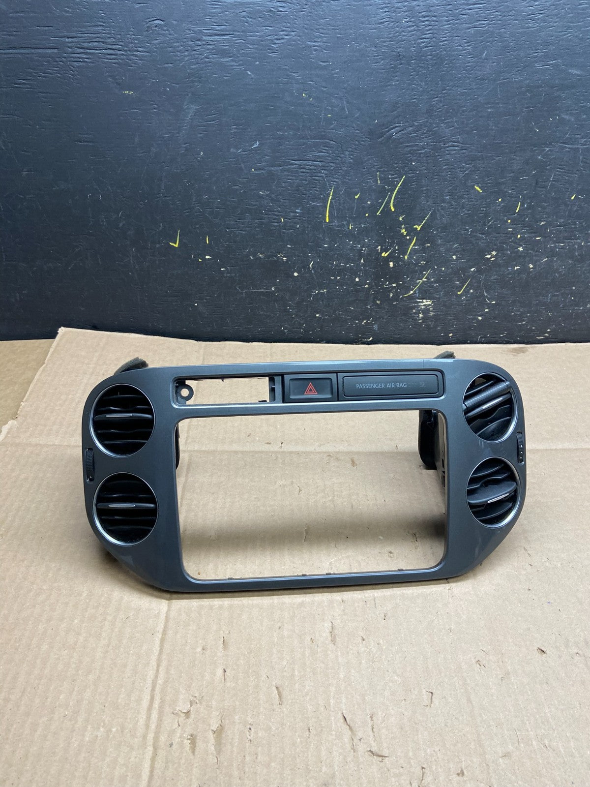 2012 to 2017 Volkswagen Tiguan Center Dashboard Radio Bezel Trim Y2163 DG0