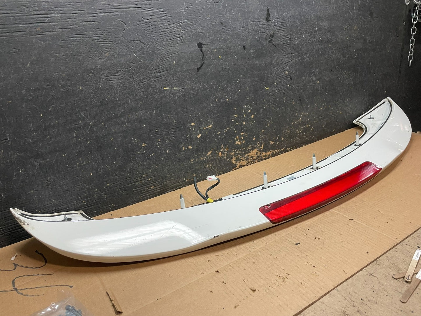 2015 to 2020 Kia Sedona Rear Trunk Spoiler Wing Oem Y1767 DG8