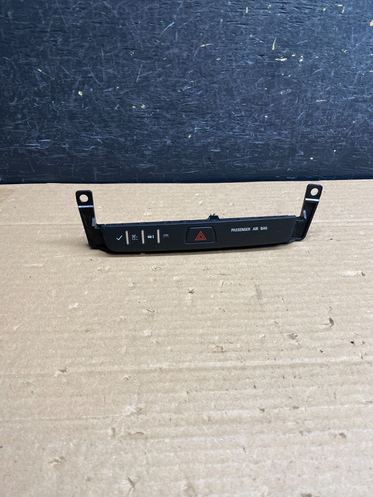 2013 - 2017 Buick Enclave Center Dash Hazard Waring Multi Switch AG6278 DG0