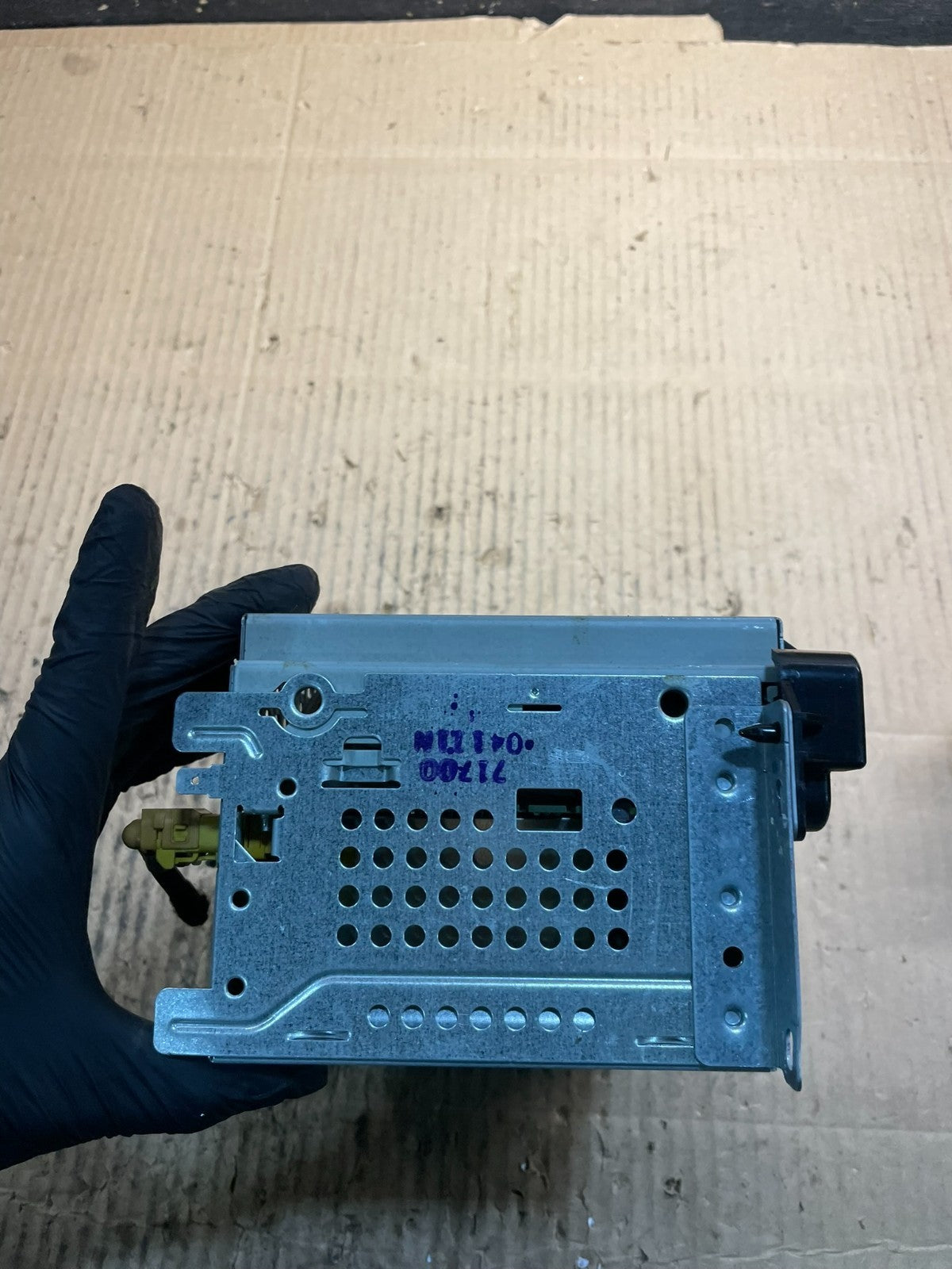 2011 - 2013 Dodge Journey Radio Info Media CD Player Unit OEM Y1062 DG3