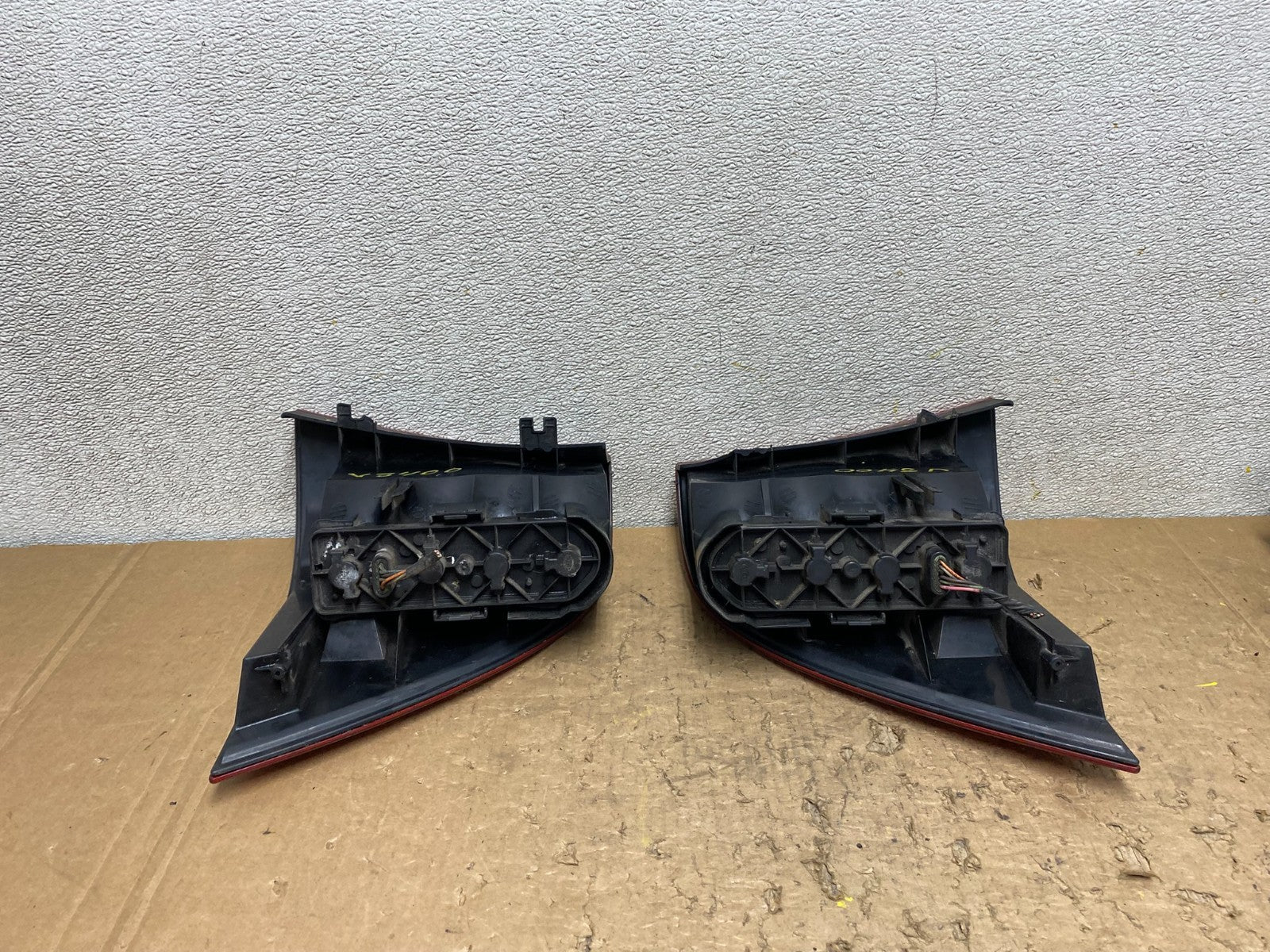 1998 1999 2000 2001 Mercedes ML320 ML-Class Left+Right Tail Lights V8400 DW9