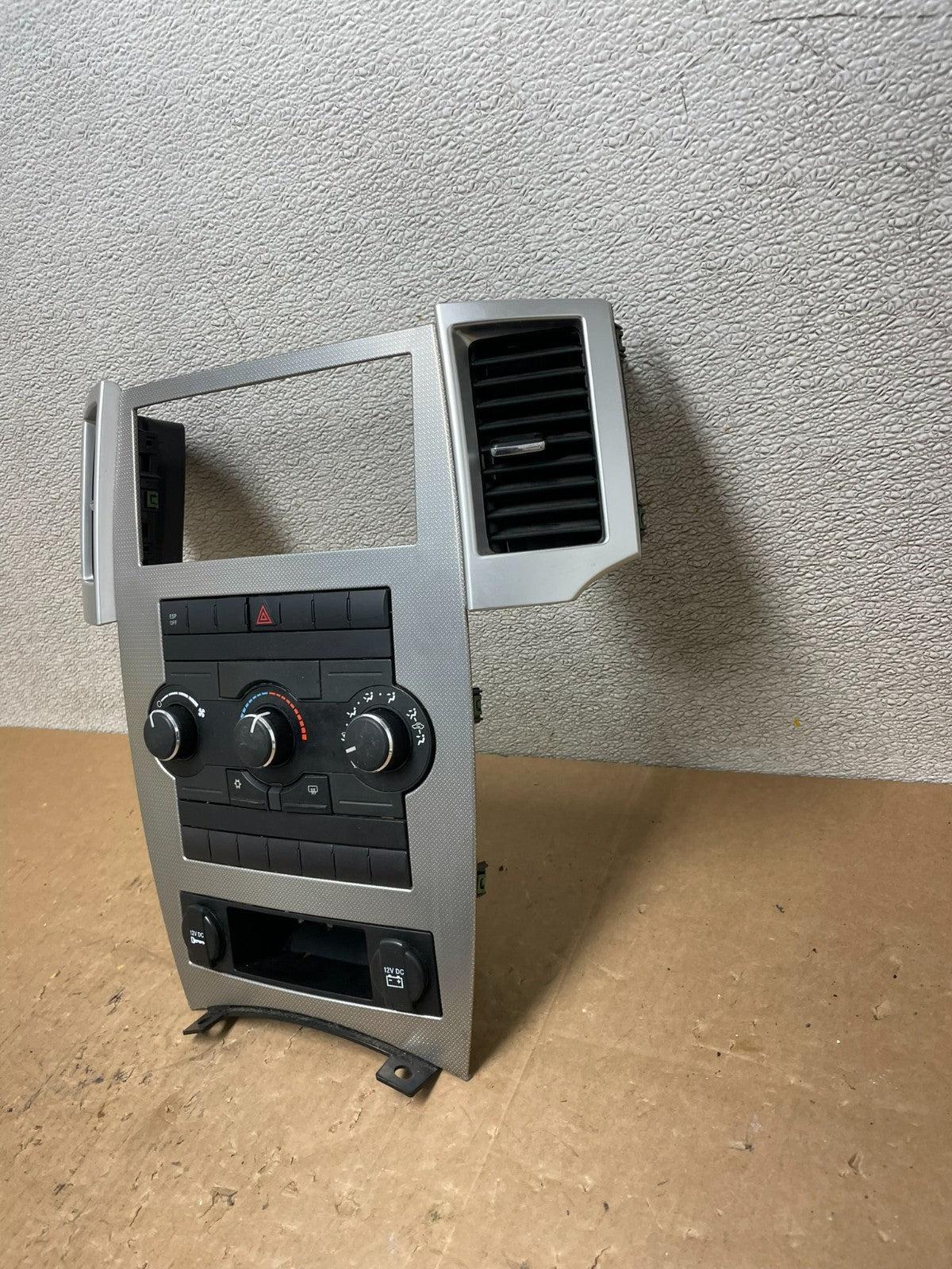 2008 2009 2010 Jeep Grand Cherokee A/C Climate Control Bezel V5052 DG1