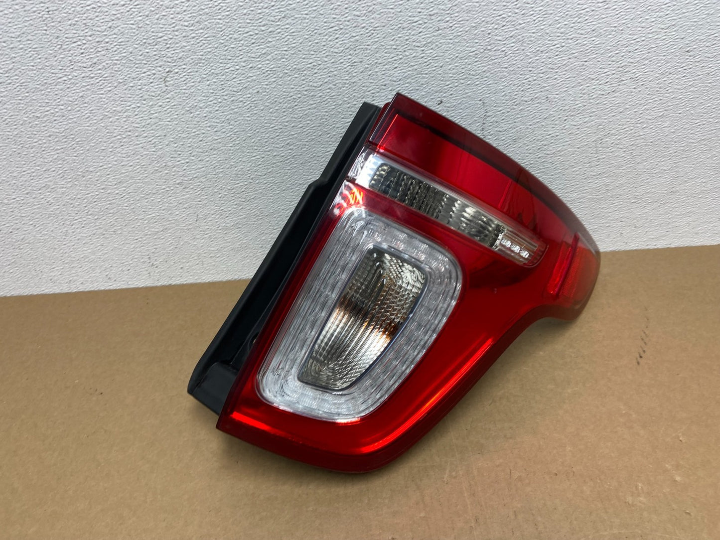 2011-2015 Ford Explorer Police Package Right Passenger Side Tail light AB9998 DW0