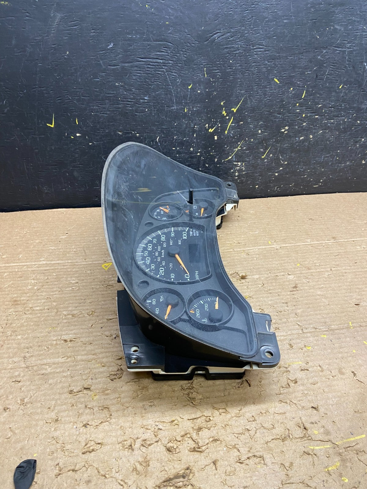 2004 to 2007 Chevrolet Express Speedometer Cluster Gauge OEM W3394 DG2