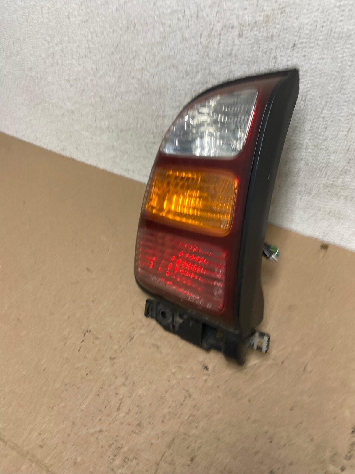 1998 2000 Toyota RAV4 Left Driver LH Side Tail Light AF4822 LK1