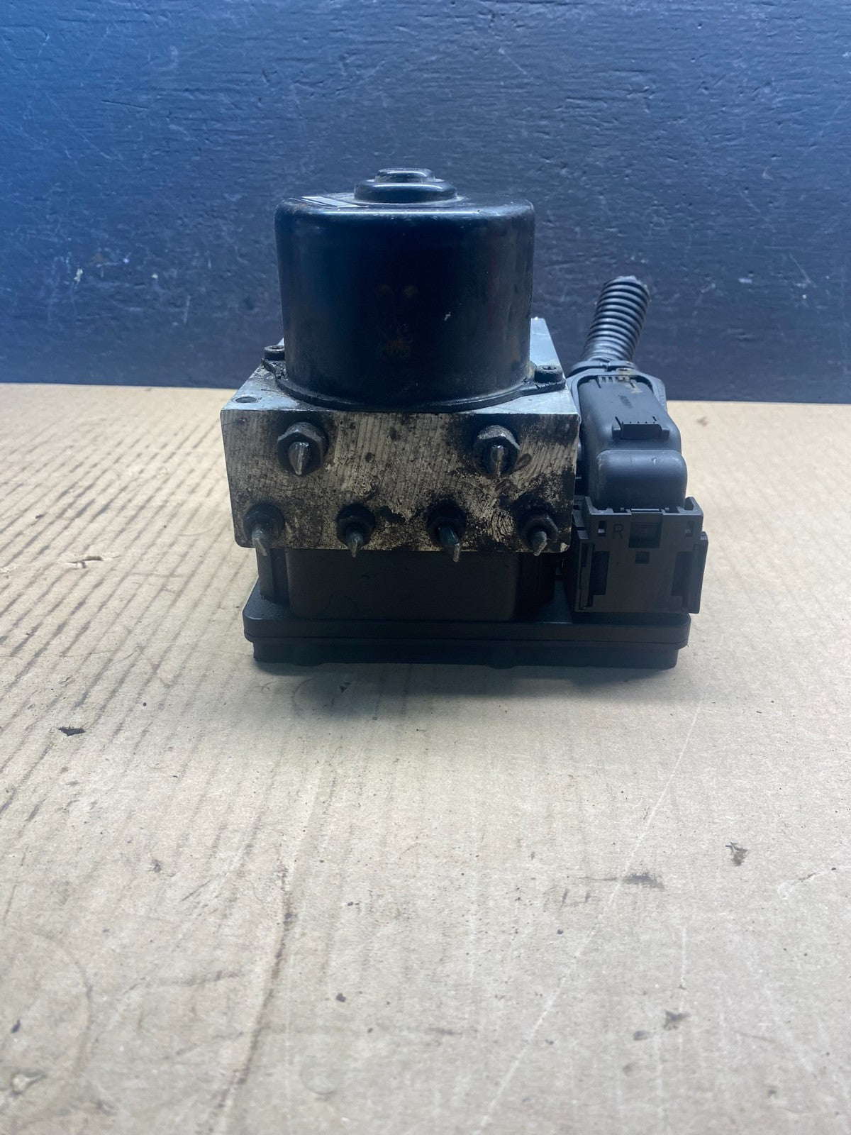 2004-2012 Nissan Titan 4WD ABS Anti-Lock Brake Pump Module 47660-ZR20B AC90094