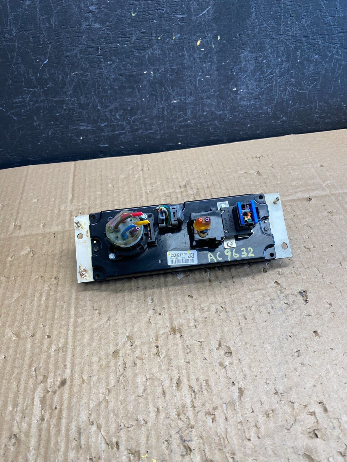 2000 to 2003 Chevrolet Impala Center Climate Control A/C Heater AC9632 DG3