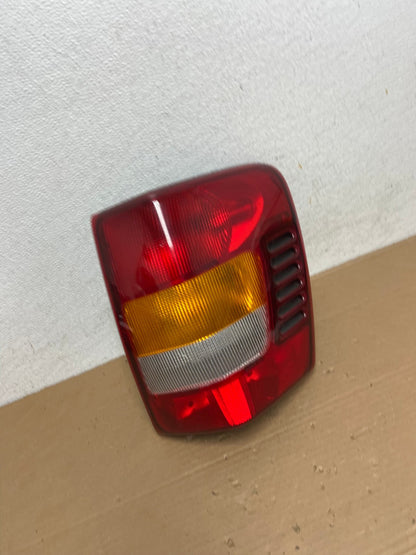 1999-2004 Jeep Grand Cherokee WJ Right Passenger Rh Tail Light AD4167 LK2