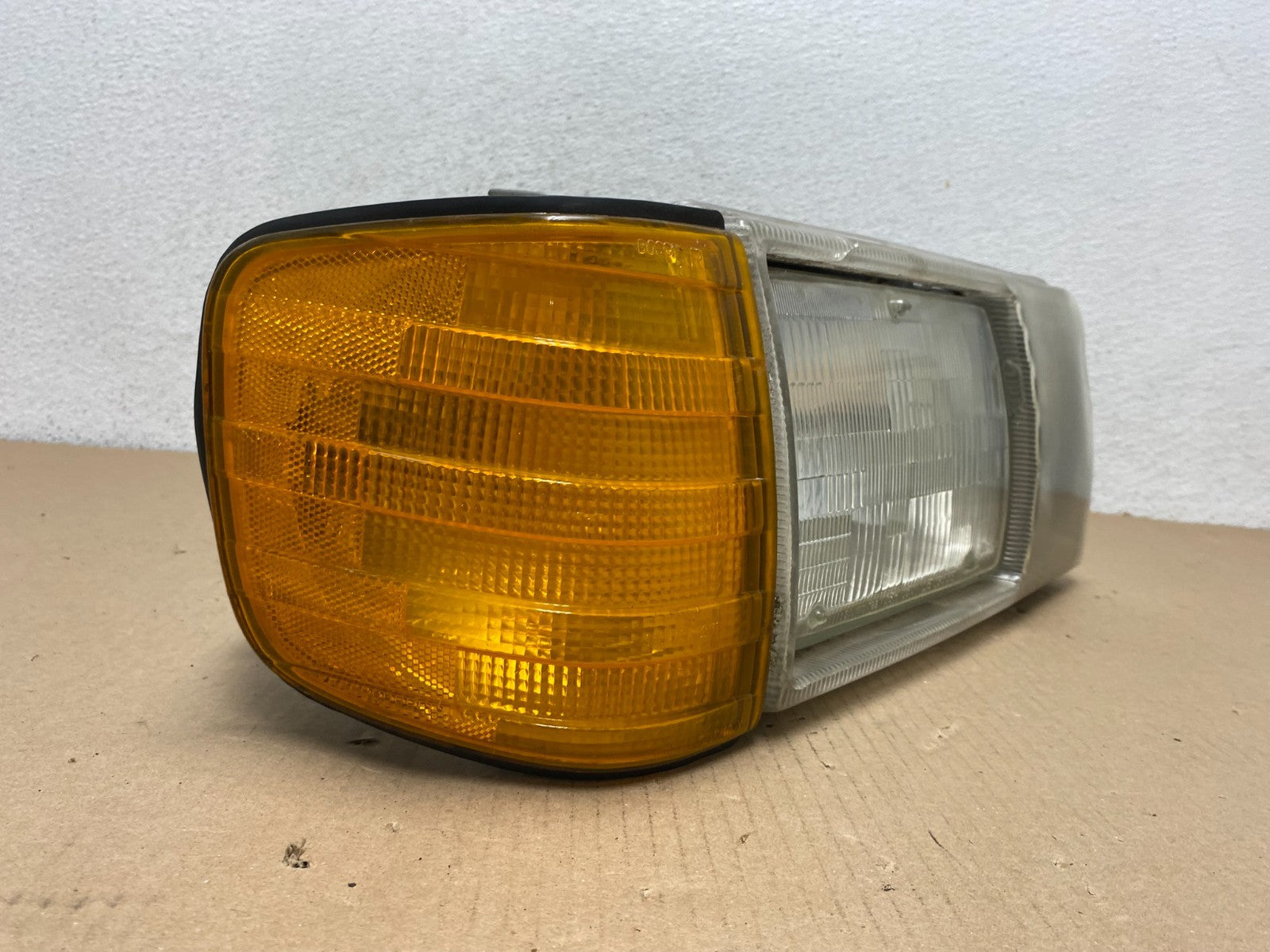 1986 to 1991 Mercedes-benz W126 Right RH Side Halogen Headlight AF3053 DW2