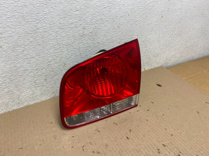 2004-2007 Volkswagen Touareg Right Passenger Rh Side Inner Tail Light M87752
