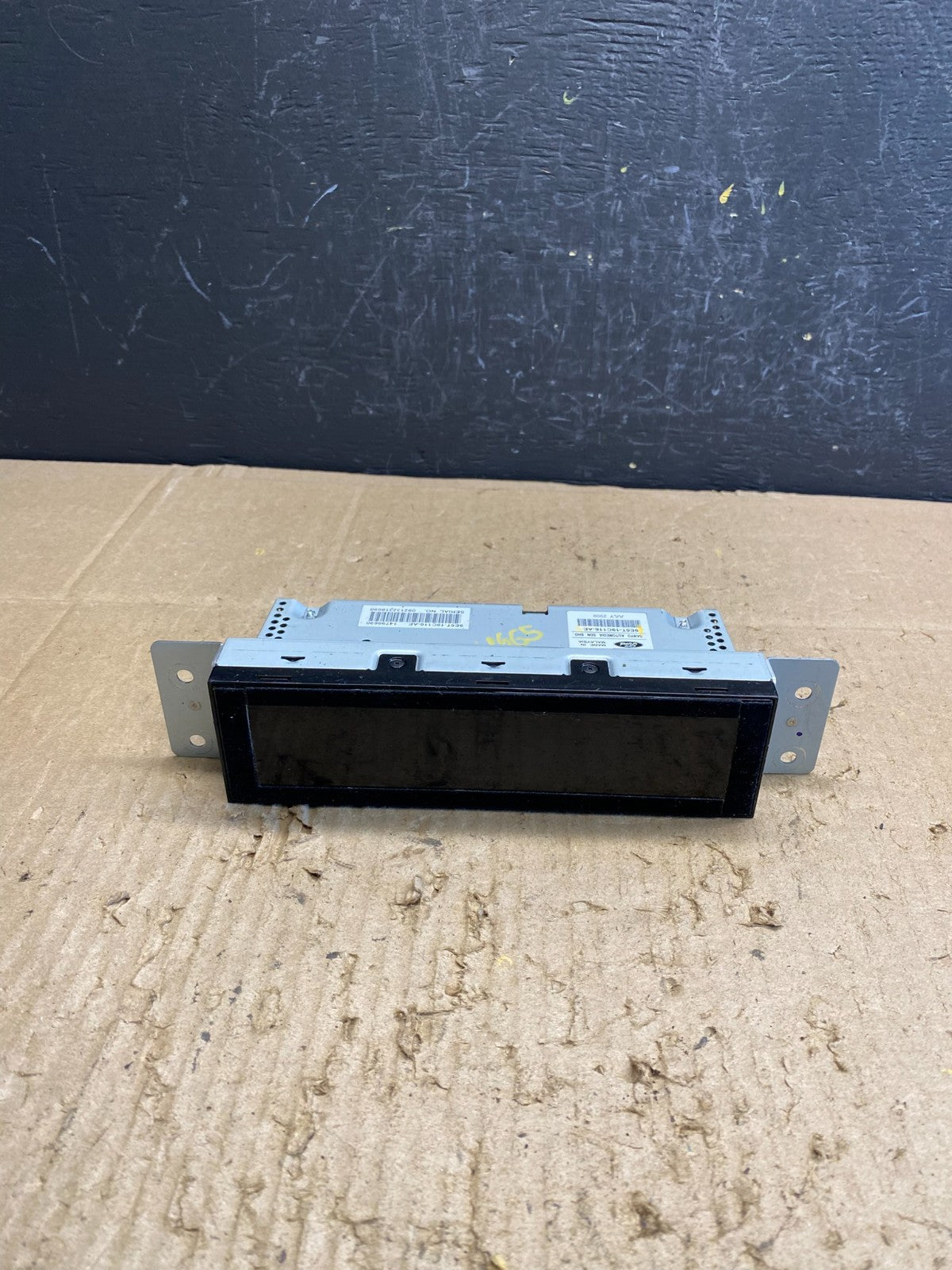 2010 to 2012 Ford Fusion Radio Information Display Screen OEM ac4665 DG0