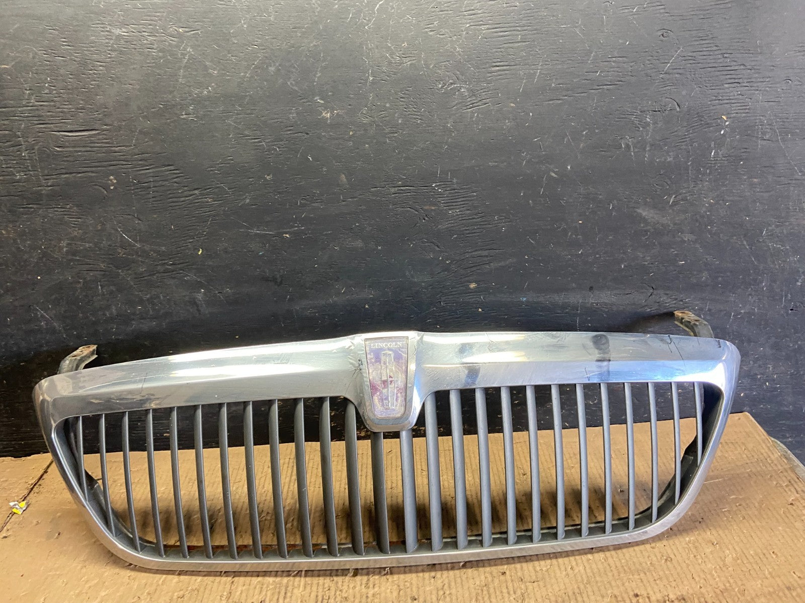 1998 to 2002 Lincoln Navigator Front Upper Grill Grille Oem r7104 DG0