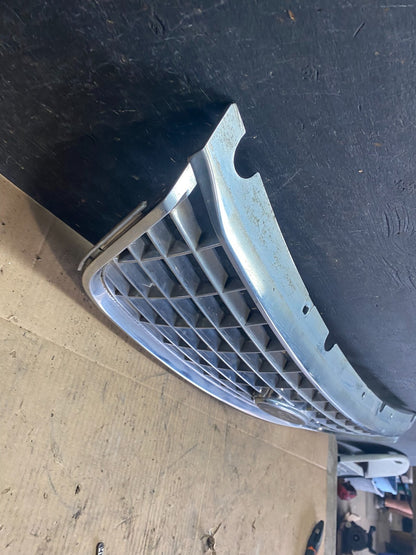 2004 to 2007 Ford Freestar Front Grill Grille 3F23-17K945 OEM  r7891 DG2
