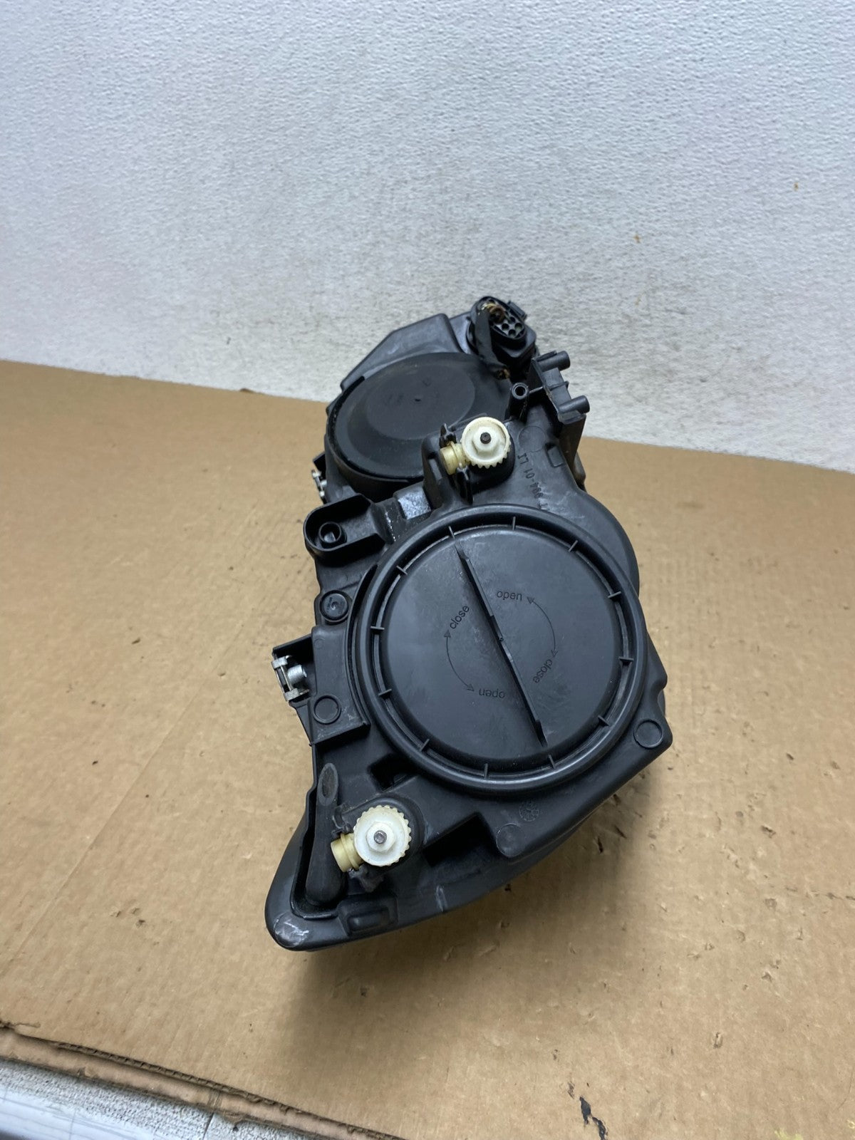 2012 to 2018 Volkswagen Tiguan Left Driver LH Halogen Headlight AF9781 DW6