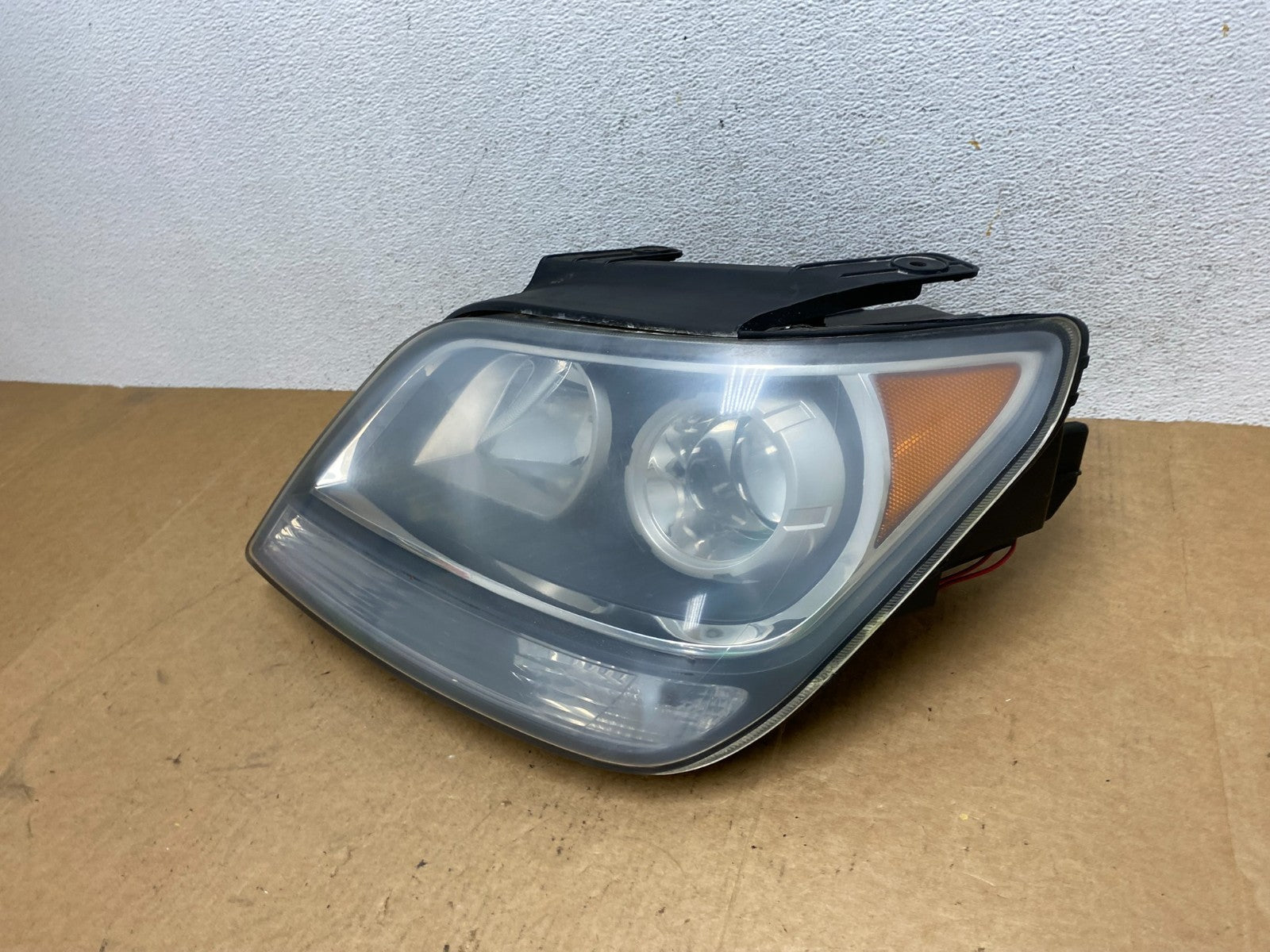 2009 2010 2011 Kia Borrego Left Driver LH Side Halogen Headlight AE3266 DW1