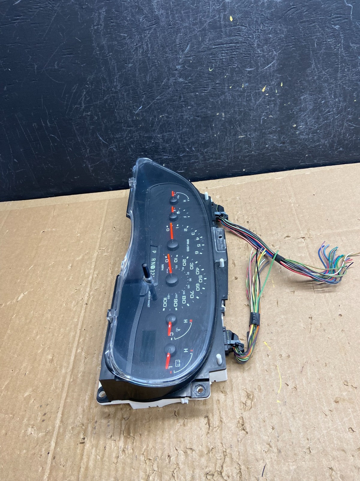 2006 Ford E350 Gauge Speedometer Cluster AD6901 DG2