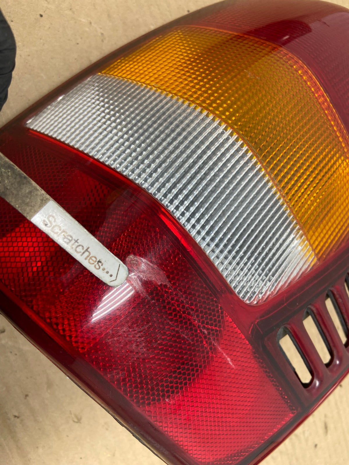 1999-2004 Jeep Grand Cherokee WJ Right Passenger Rh Tail Light AG8996 LK3