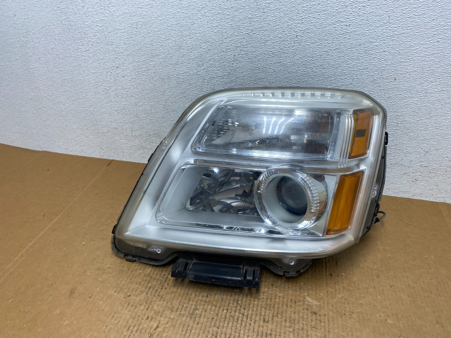 2010 to 2015 GMC Terrain Halogen Left Driver Lh Side Headlight AE1177 DW0