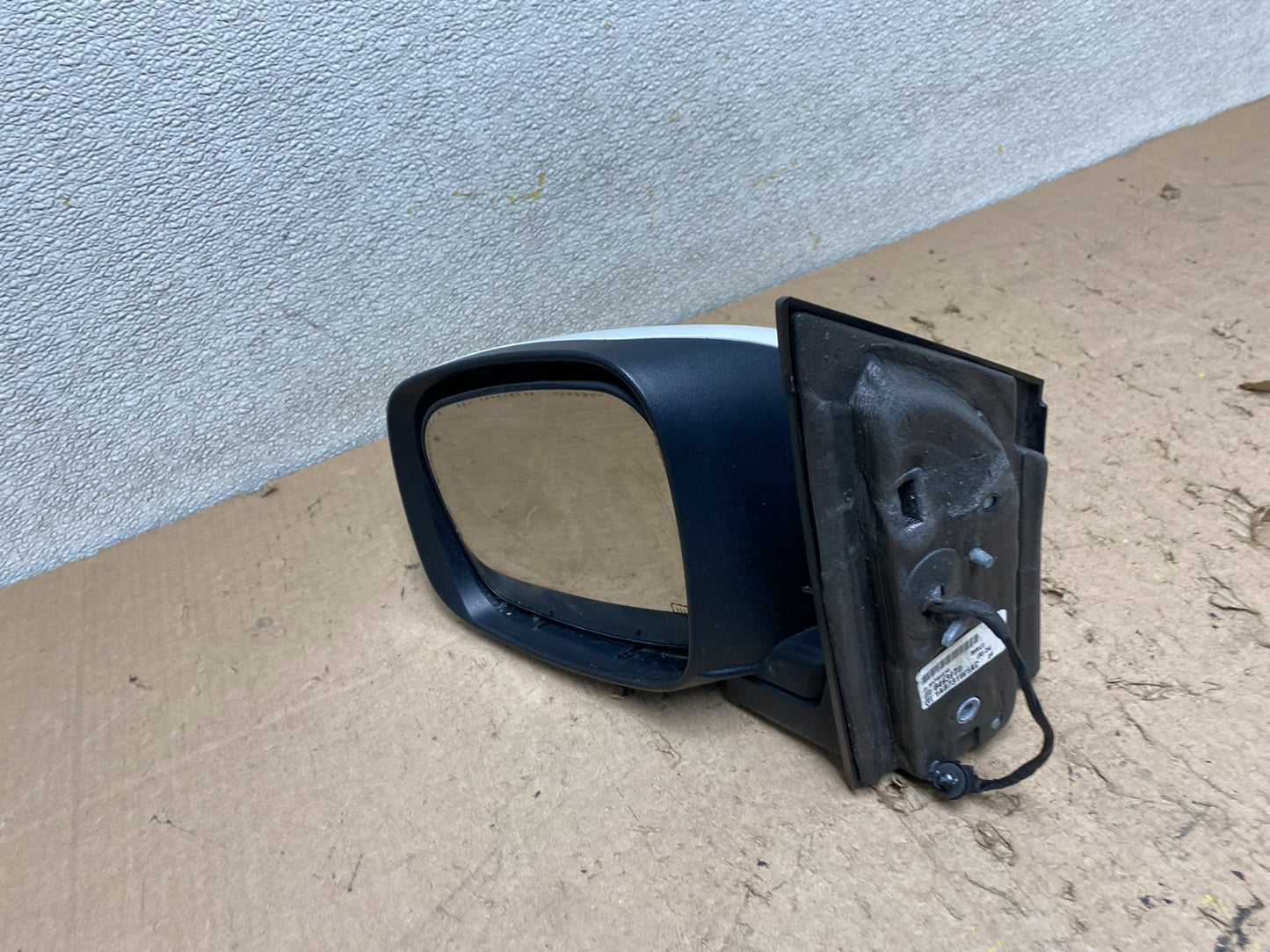 2009 to 2014 Volkswagen Routan Left Driver LH View Door Mirror Oem W3653 DW5