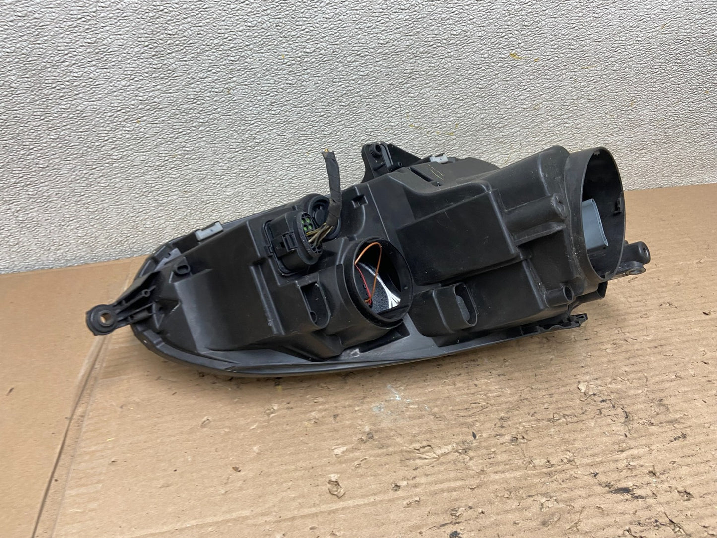 2005 to 2010 Volkswagen Jetta Left Driver LH Side Headlight Halogen AA9559 DW5