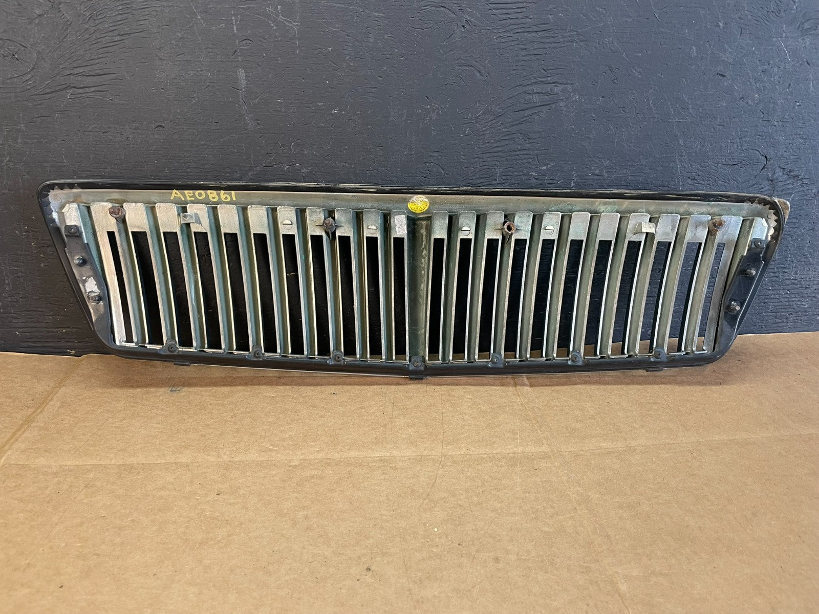 2002 to 2005 Hyundai XG350 Front Upper Grill Grille W/Emblem ae0861 DG3