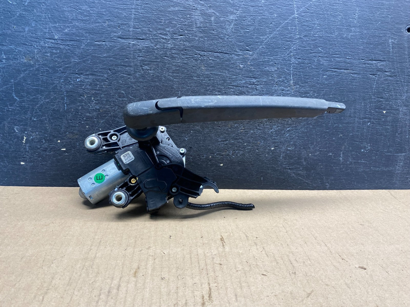 2013-2016 Nissan Pathfinder Back Door Rear Wiper Motor Wiper Blade AG9665 DG0