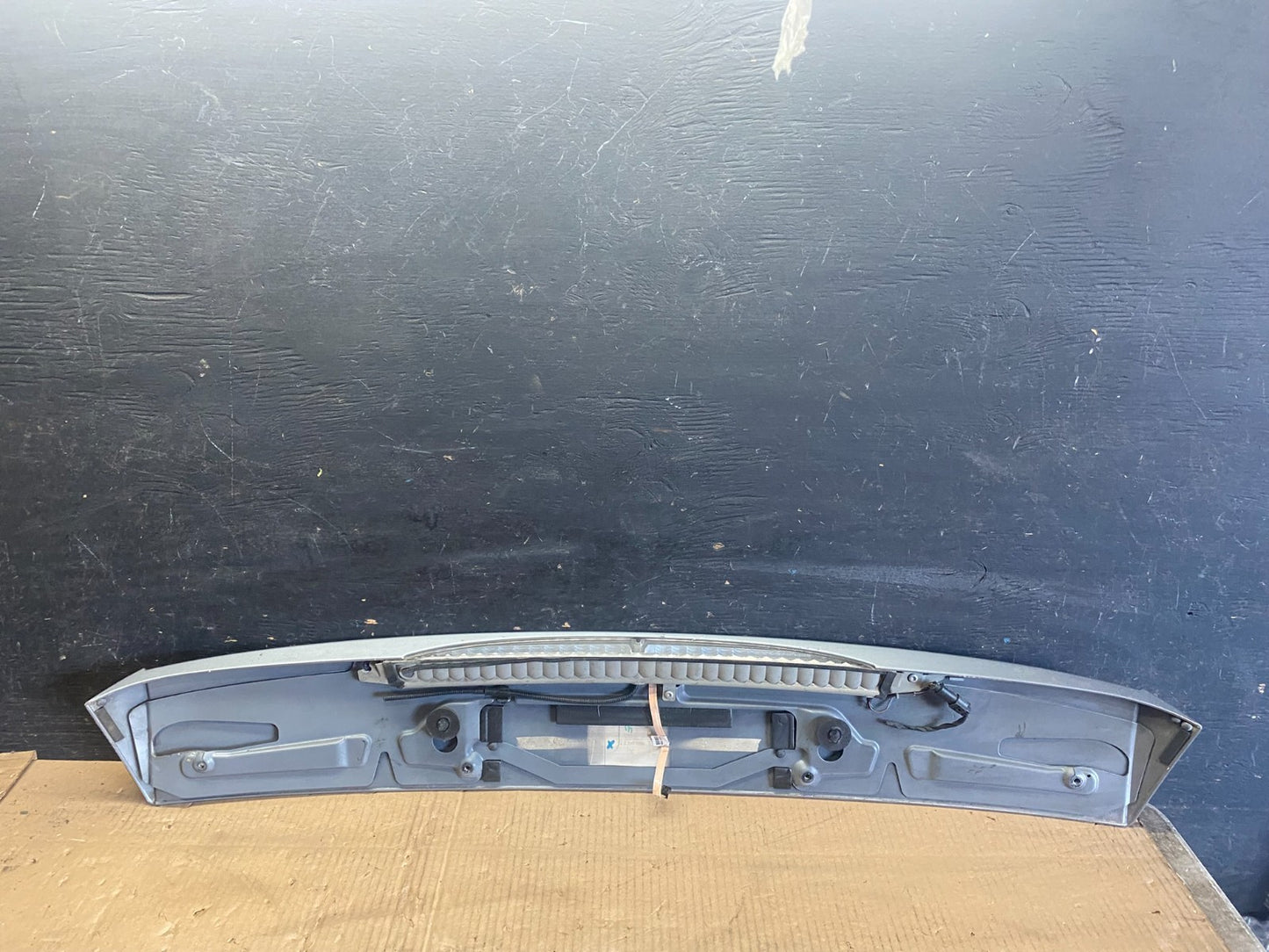 2006 to 2010 BMW 530i Wagon Trunk Hatch Spoiler OEM R5335 DG8