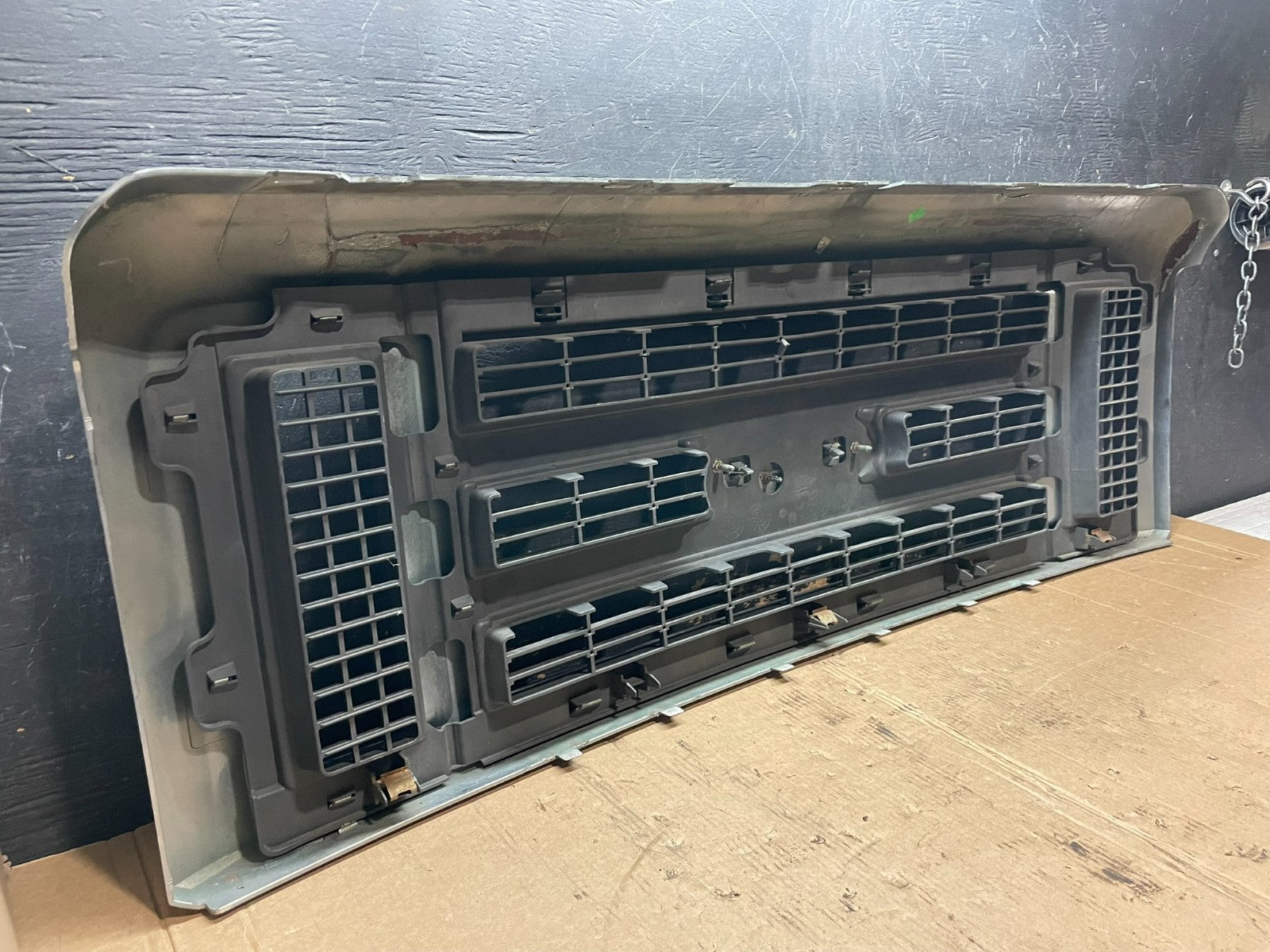 2008 to 2014 Ford Econoline E150 E250 Front Upper Chrome Grill Grille Z5821 DG9
