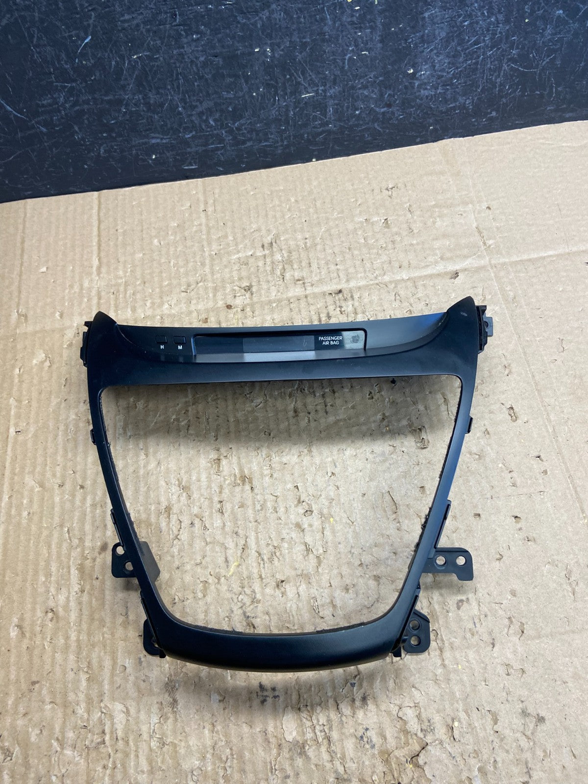 2014-2016 Hyundai Elantra Center Radio Climate Control Air Vent Bezel AD1993 DG0