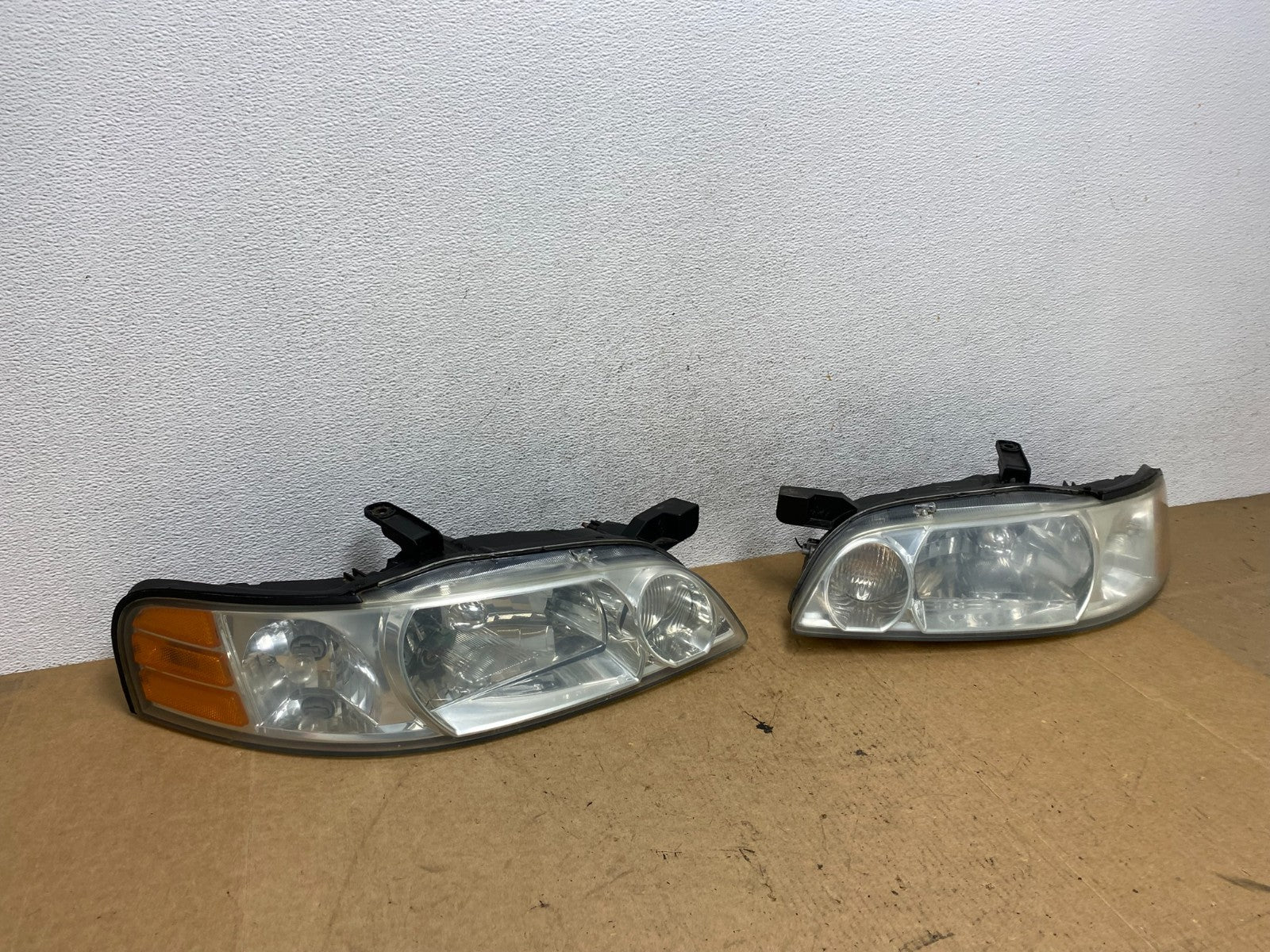Sedan 2000 2001 Nissan Altima Headlights Left+Right AE4822 DW2