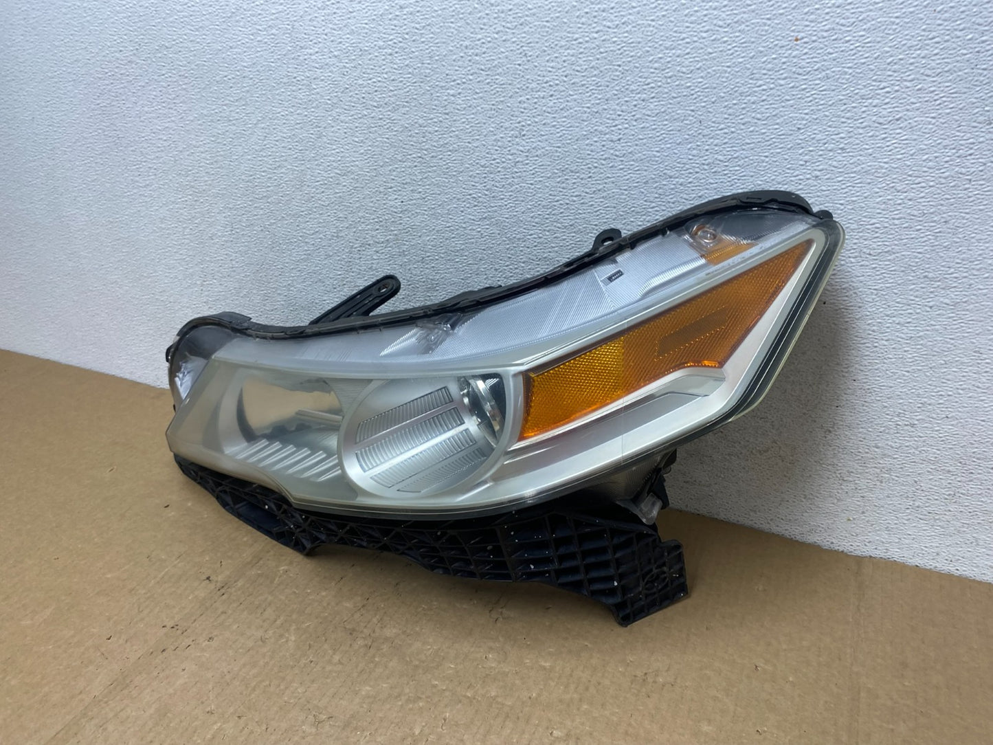 2009 to 2011 Acura TL Headlight Left Driver LH Side Xenon HID AF9671 DW1