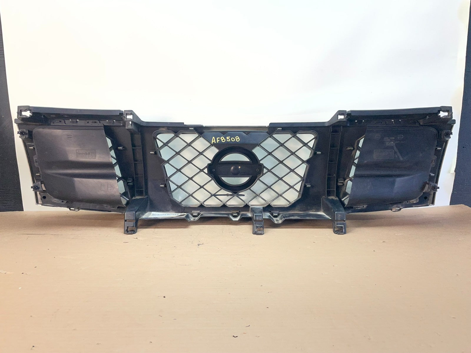 2004 to 2007 Nissan Titan Armada Front Upper Grill Grille af8508 DG3