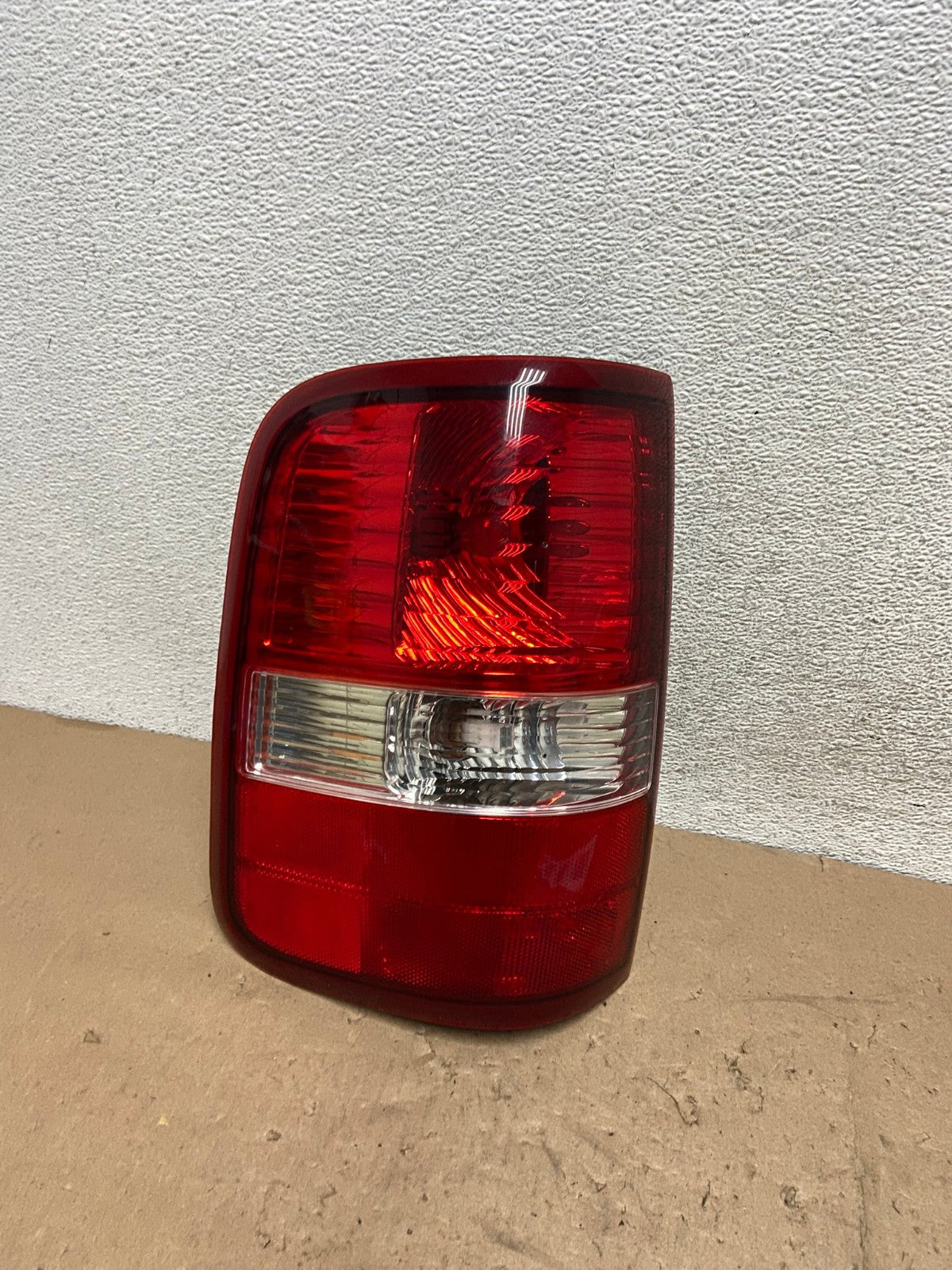2004 to 2008 Ford F150 F-150 Left Driver LH Side Tail Light AG5588 LK0