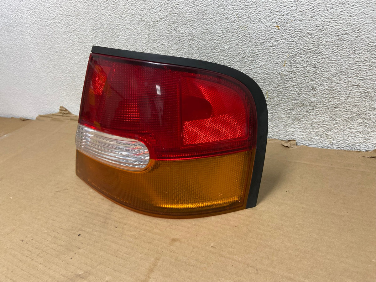 1998 1999 Nissan Altima Right Passenger RH Side Tail Light AG9160 LK2