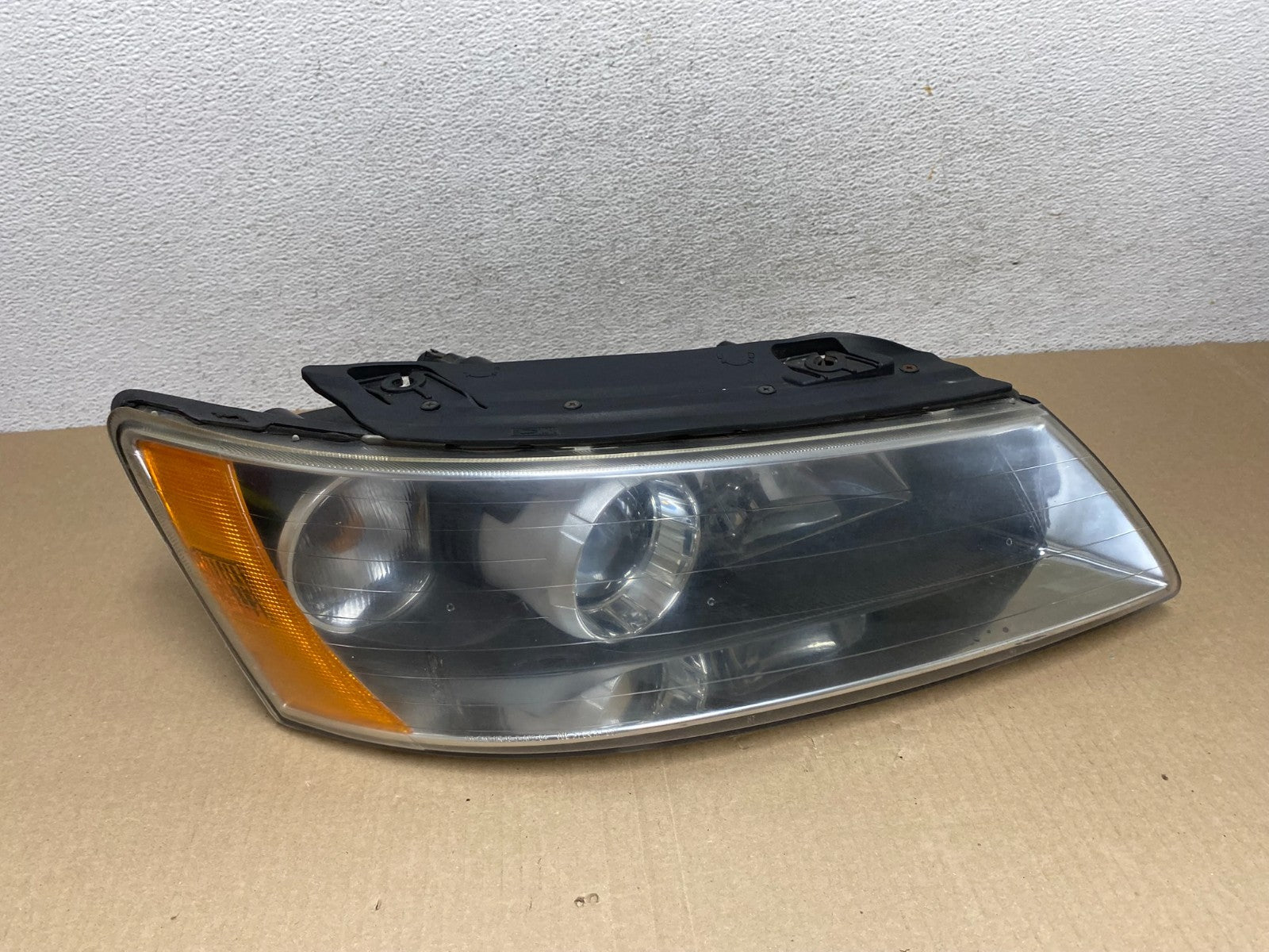 2006-2008 Hyundai Sonata Right Passenger Rh Side Headlight Halogen AF5768 DW0