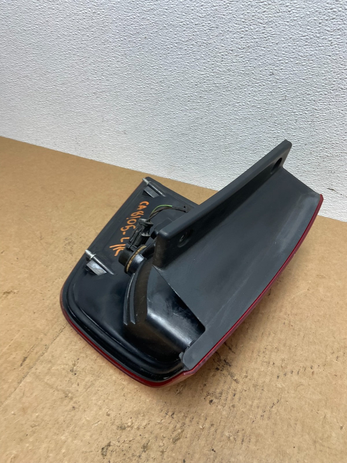 2003 to 2006 Lincoln Navigator Left Driver LH Side Tail Light OEM AC3254 DW6