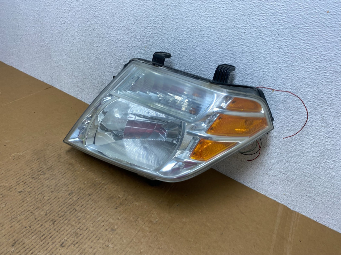2008 to 2012 Nissan Pathfinder Halogen Headlight Left Driver Lh AE0452 DW1