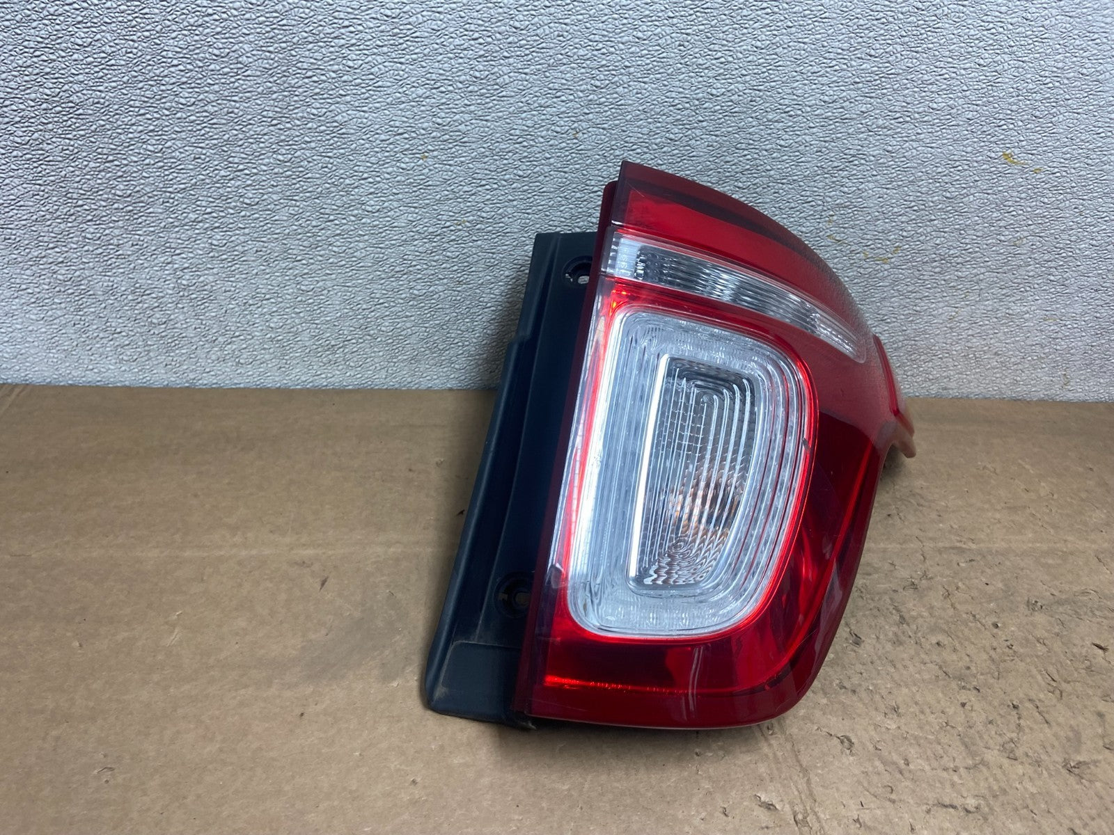 2011-2015 Ford Explorer Police Package Right Passenger Side Tail light Y6797 DW2