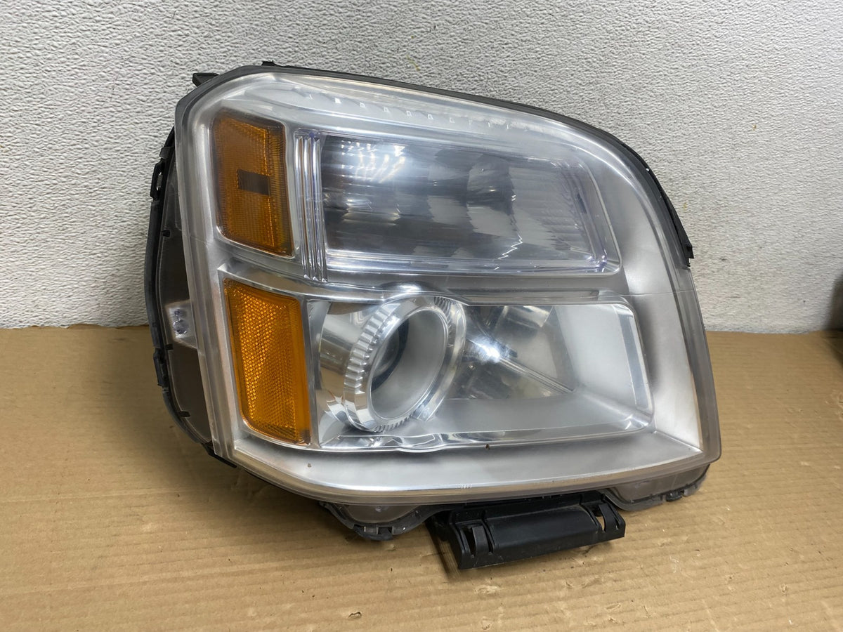 2010 - 2015 GMC Terrain Halogen Passenger Right Rh Side Headlight TYC AG9335 DW1