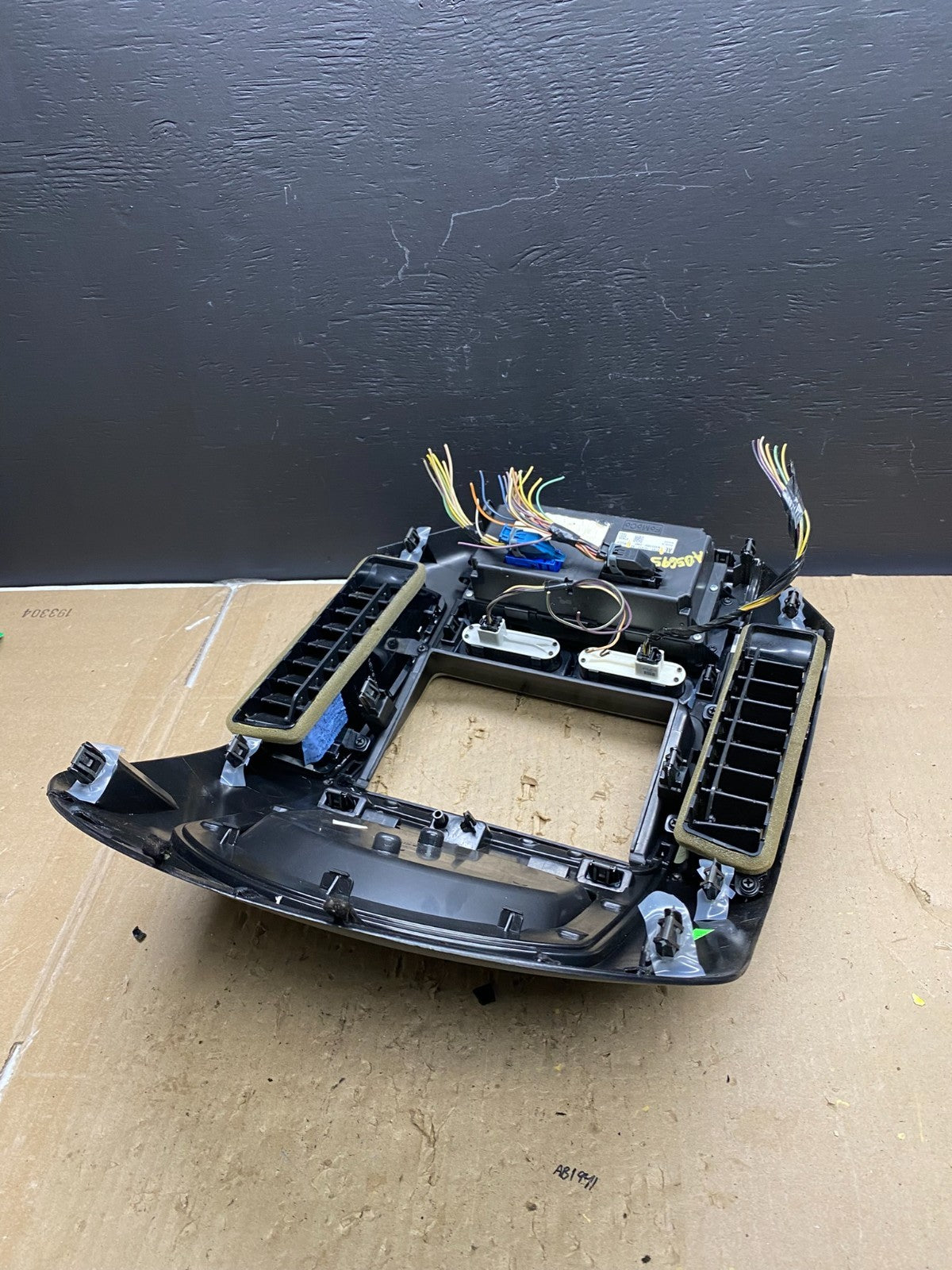 2007 - 2010 Ford Edge Heater Climate Control Radio Control Dash Bezel AB5695 DG3