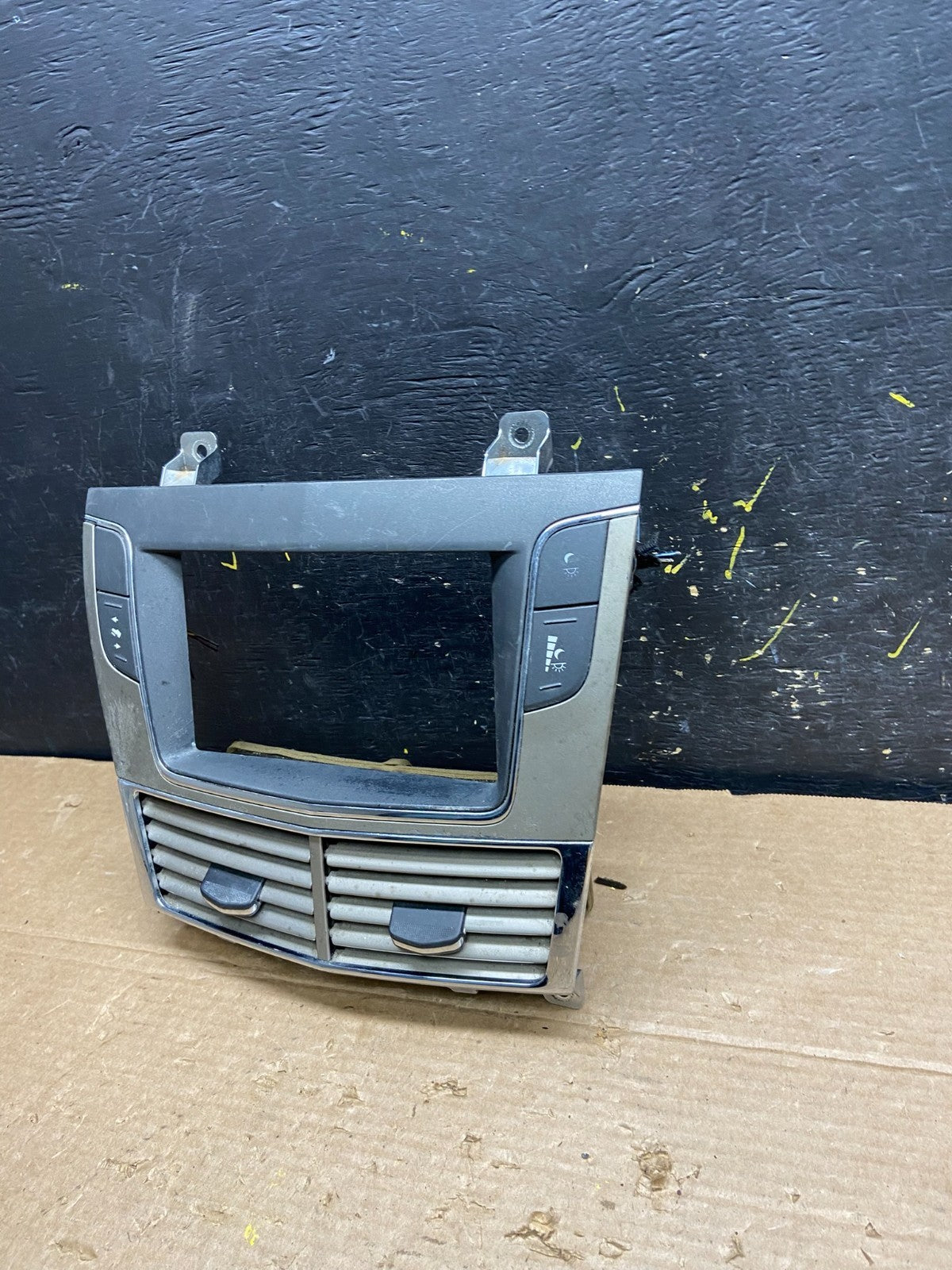 2010 - 2012 Lincoln Mkt Center Dash Gps Radio Bezel Panel Air Vent OEM W2023 DG1