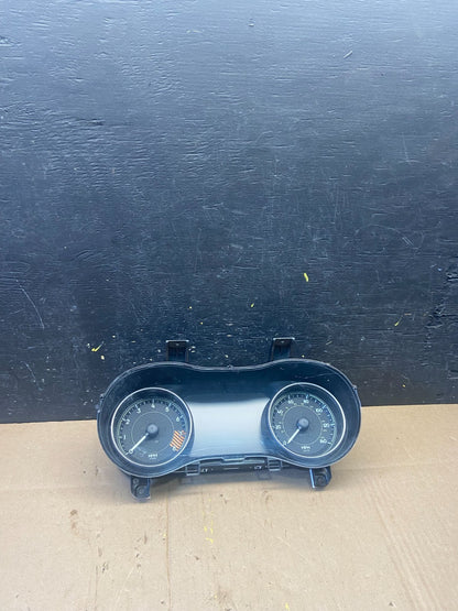 2014 Jeep Cherokee Speedometer Gauge Cluster OEM P5576 DG0