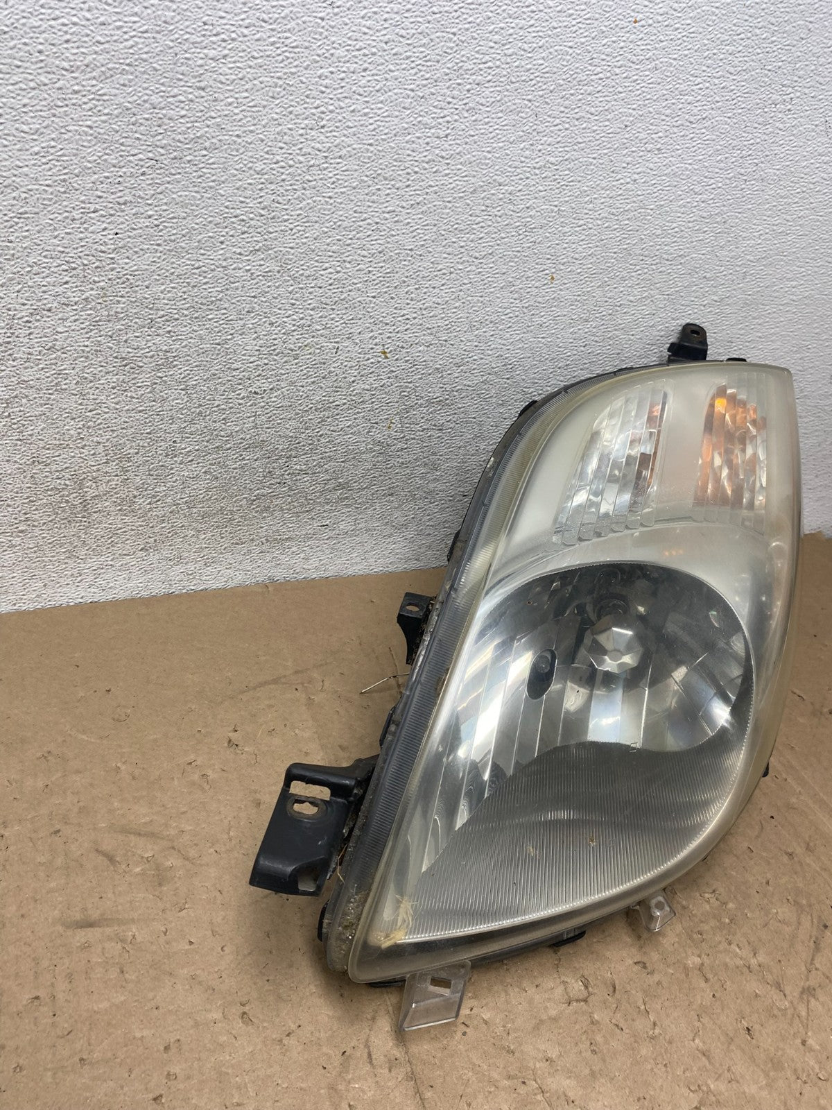 2006-2008 Toyota Yaris Hatchback Left Driver Halogen Headlight AG5449 DW2