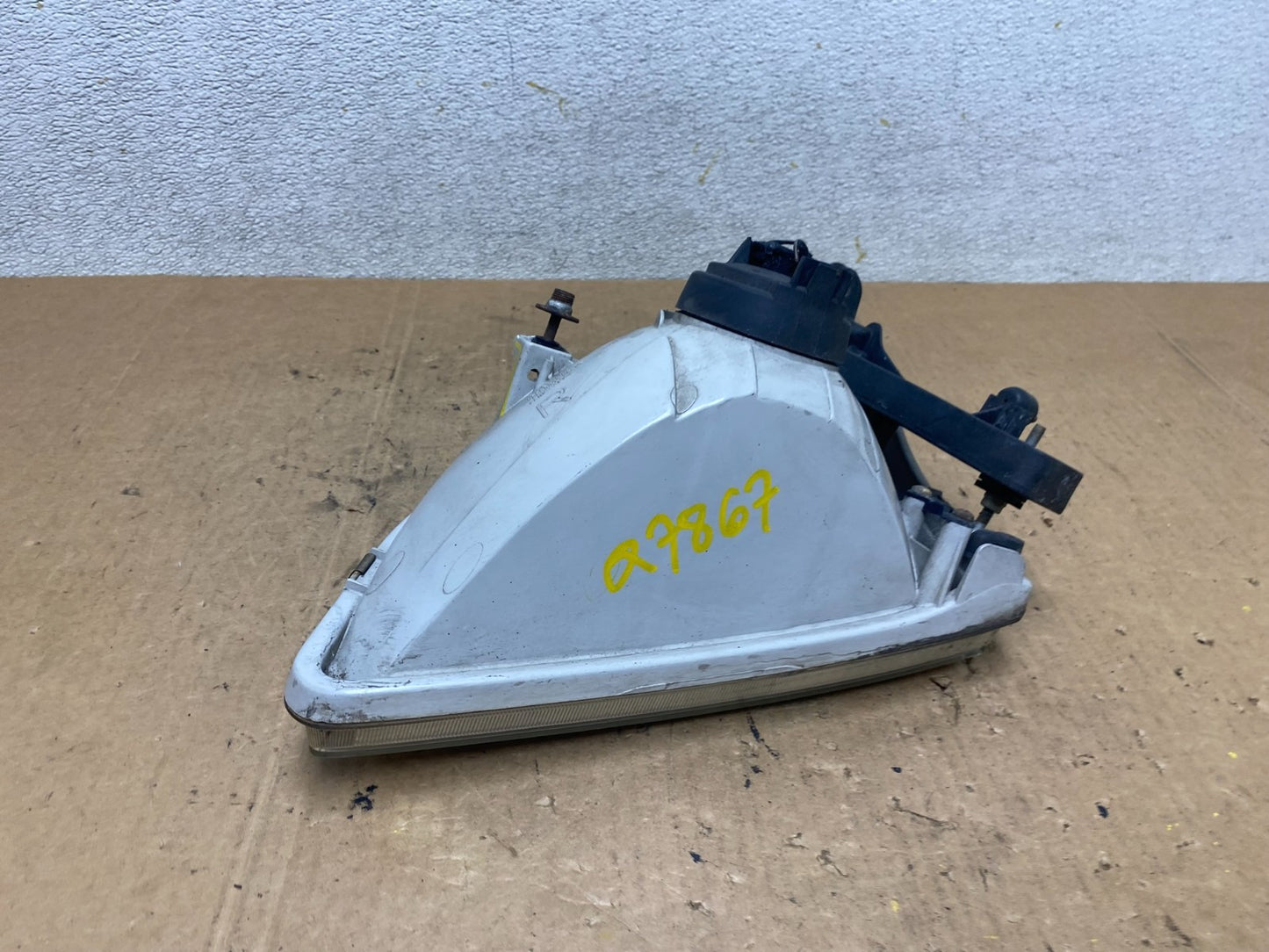 2001  to 2003 Toyota Sienna Right Passenger Side Headlight OEM Q7867 DW13