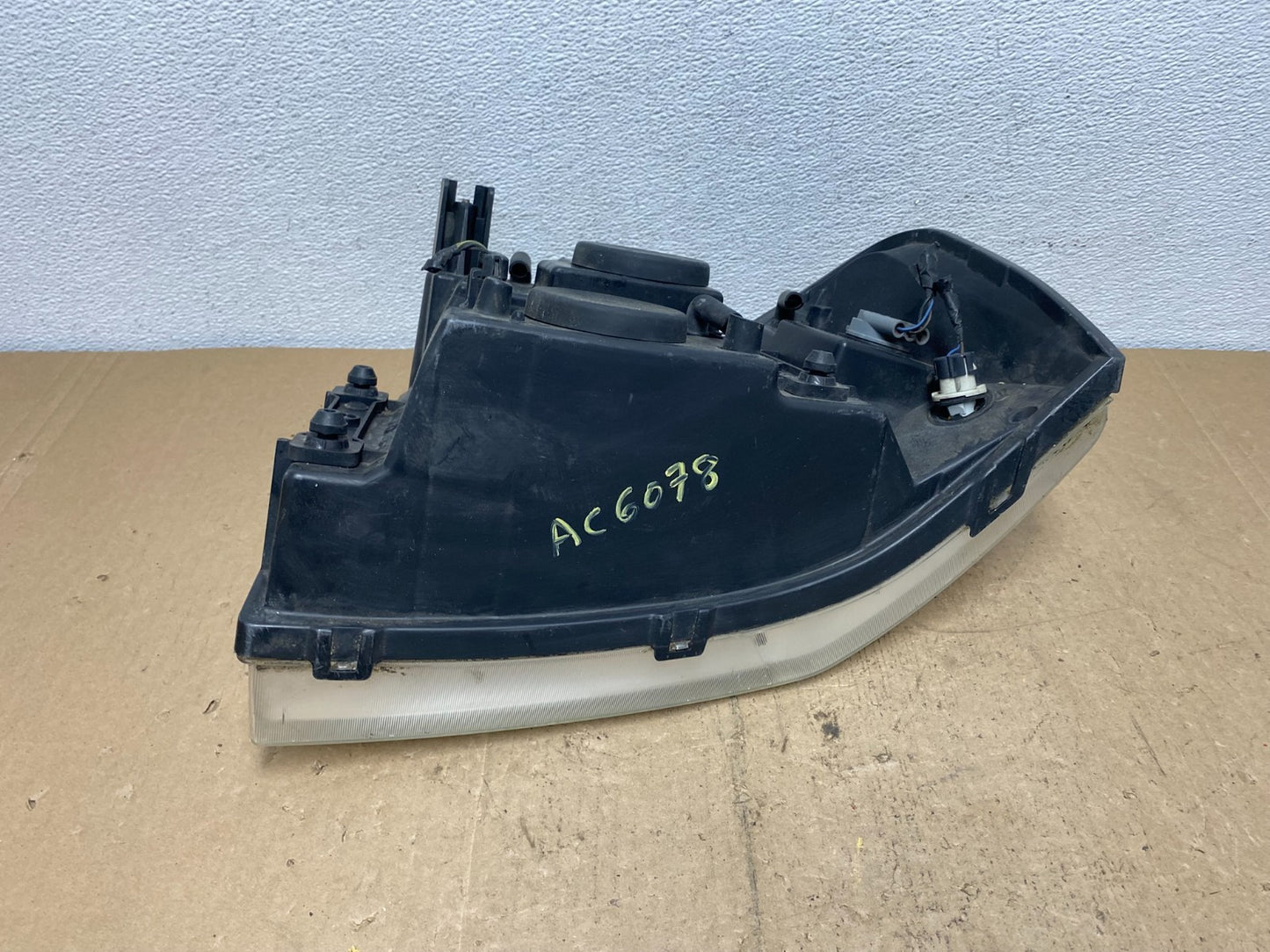 2002 to 2009 Gmc Envoy Right Passenger RH Side Headlight Halogen AC6078 DW7