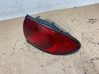 2000 to 2002 Chevrolet Cavalier Right Passenger Side Tail Light S1888 DW1