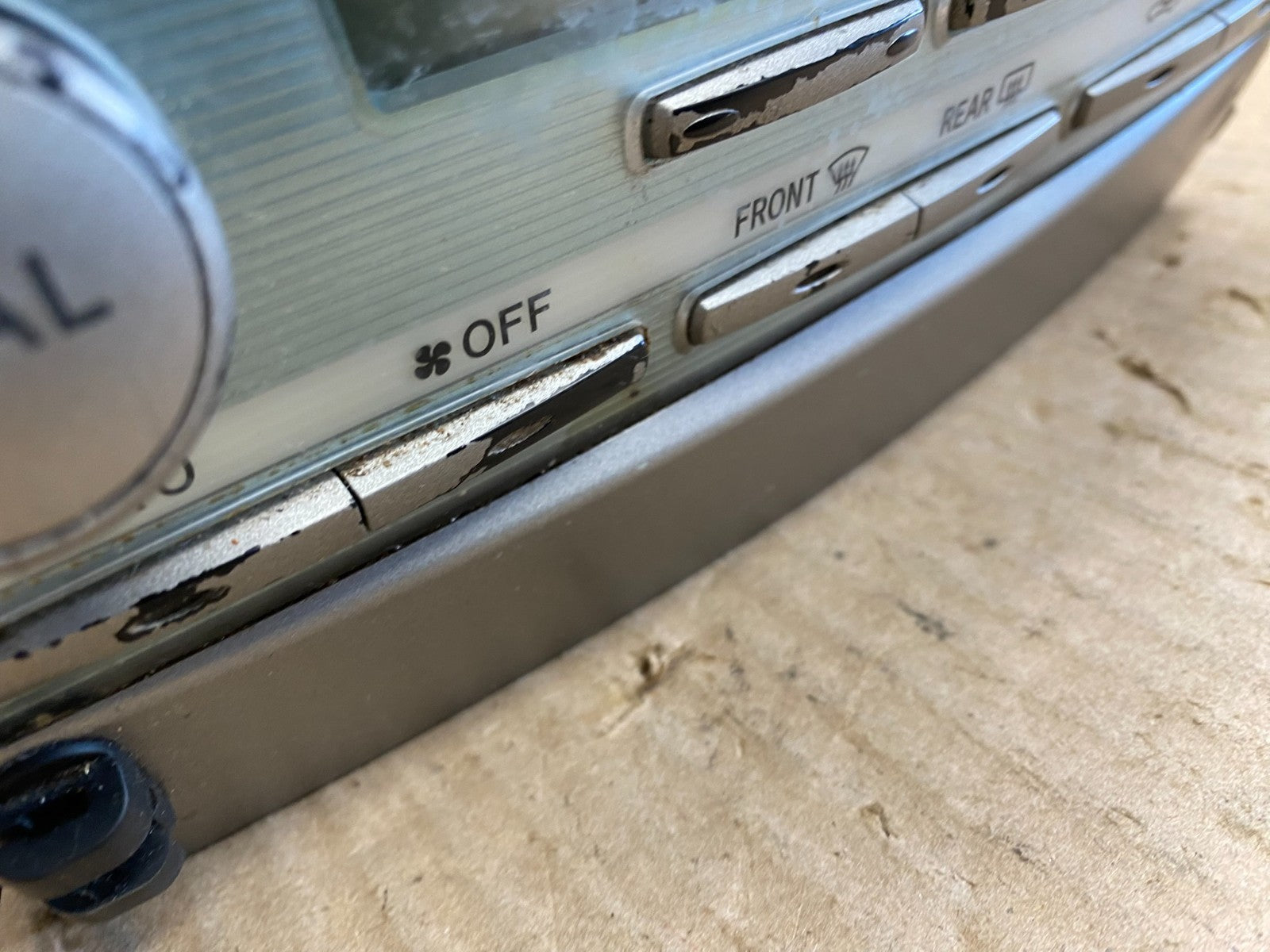 2007 to 2009 Toyota Camry Radio CD Player Climate Control Bezel AB9652 DG2