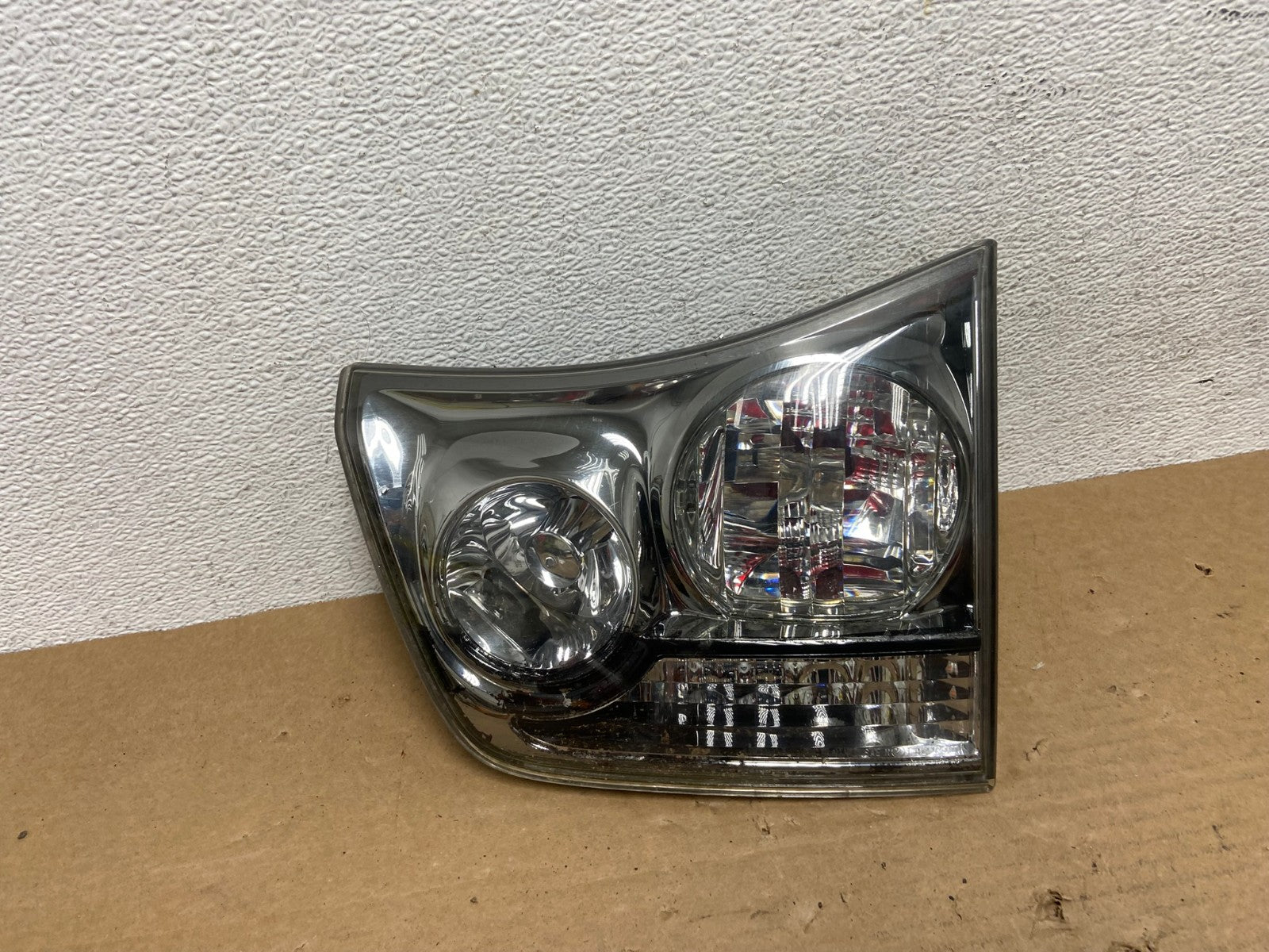 2004 to 2009 Lexus Rx350 RX330 Right Passenger Inner Tail Light AD3949 LK0