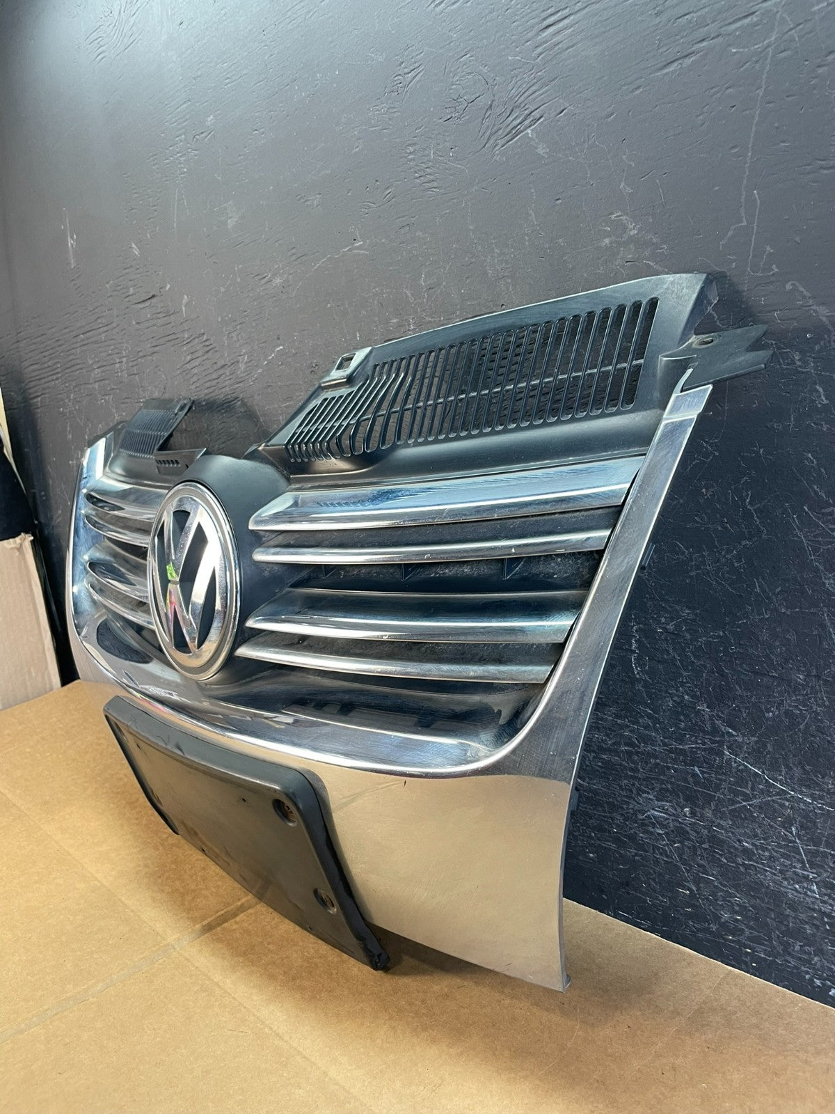 2005-2010 Volkswagen Jetta Front Upper Grille Grill Chrome AE0813 DG1