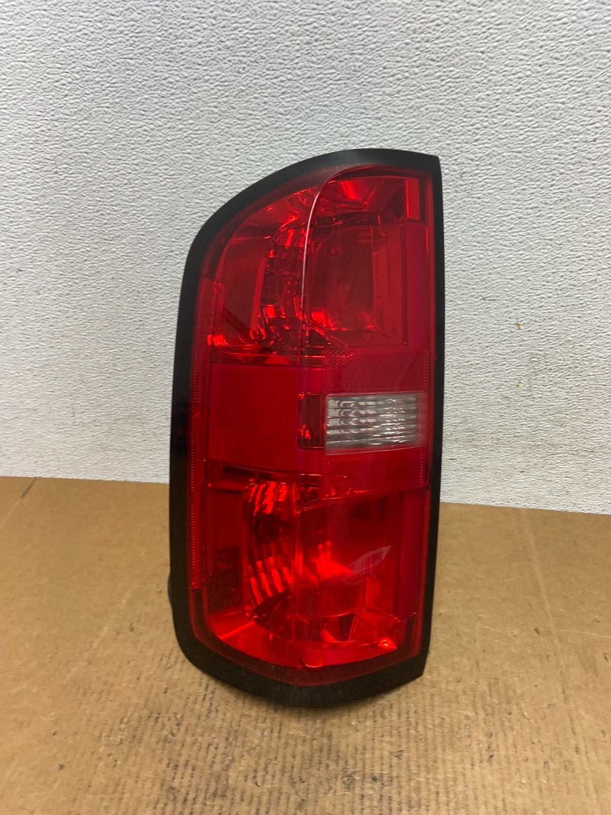 2015 to 2019 Chevrolet Colorado Left Driver LH Side Tail Light AE0226 DG0